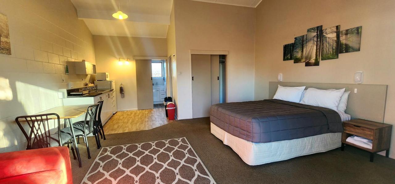 Acorn Estate Motel Masterton Extérieur photo