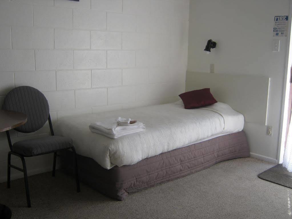 Acorn Estate Motel Masterton Extérieur photo